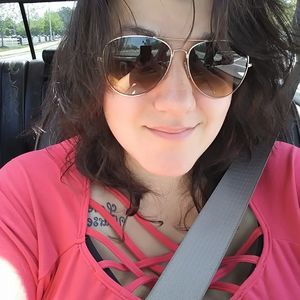 Meet your Posher, Holly